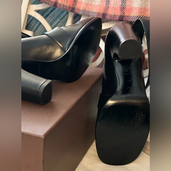 Authentic and gorgeous Louis Vuitton classy heels with ankle wrap tie. - Picture 8 of 9